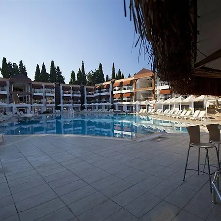 Ξενοδοχείο Risa 4*